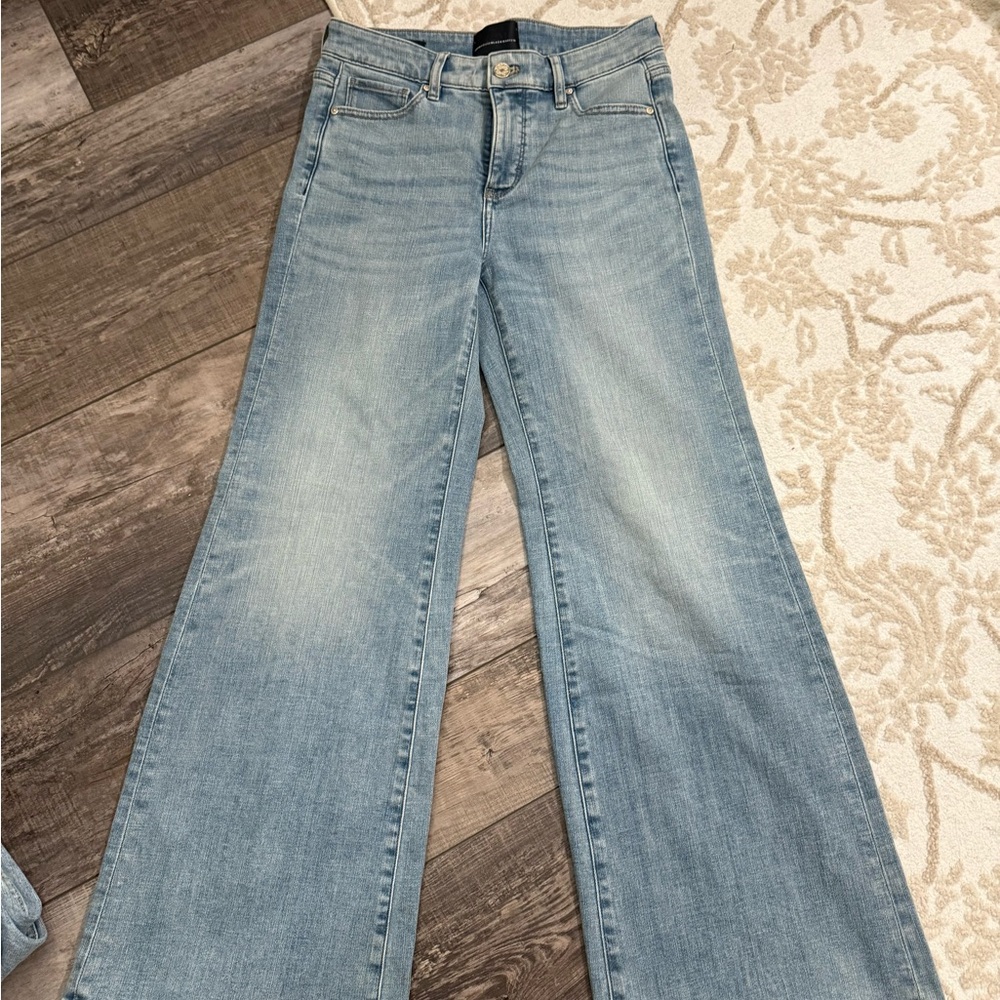 Brand new in Meuse Antique color
High-Rise Everyday Soft Denim wide-Leg Jeans